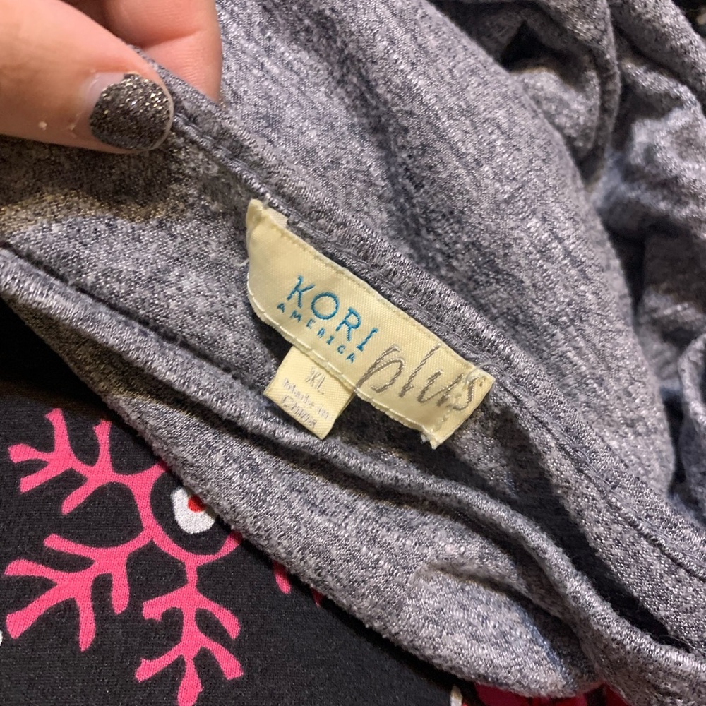 Top - Picture 2 of 2